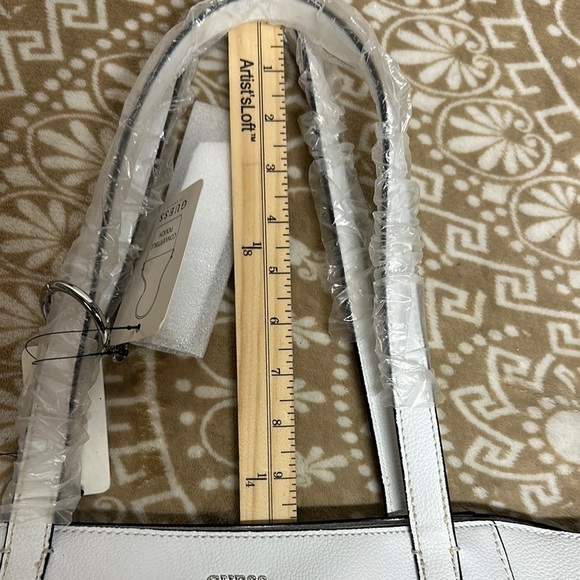 Guess White Naya TravelBag Set - Picture 11 of 15